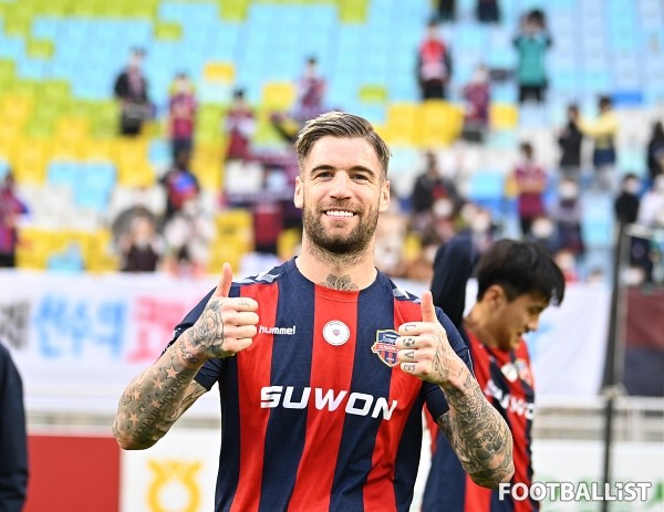  斯特拉斯堡门将神扑保住不败金身  